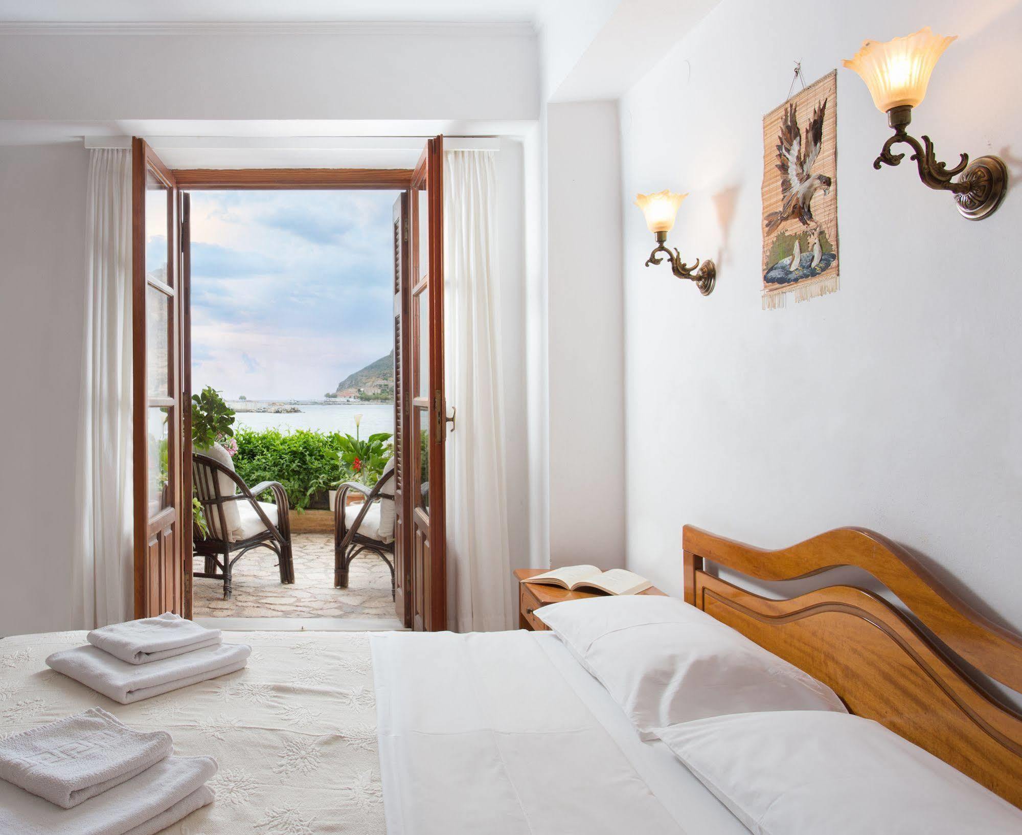 Petrino Guesthouse Monemvasia Ngoại thất bức ảnh